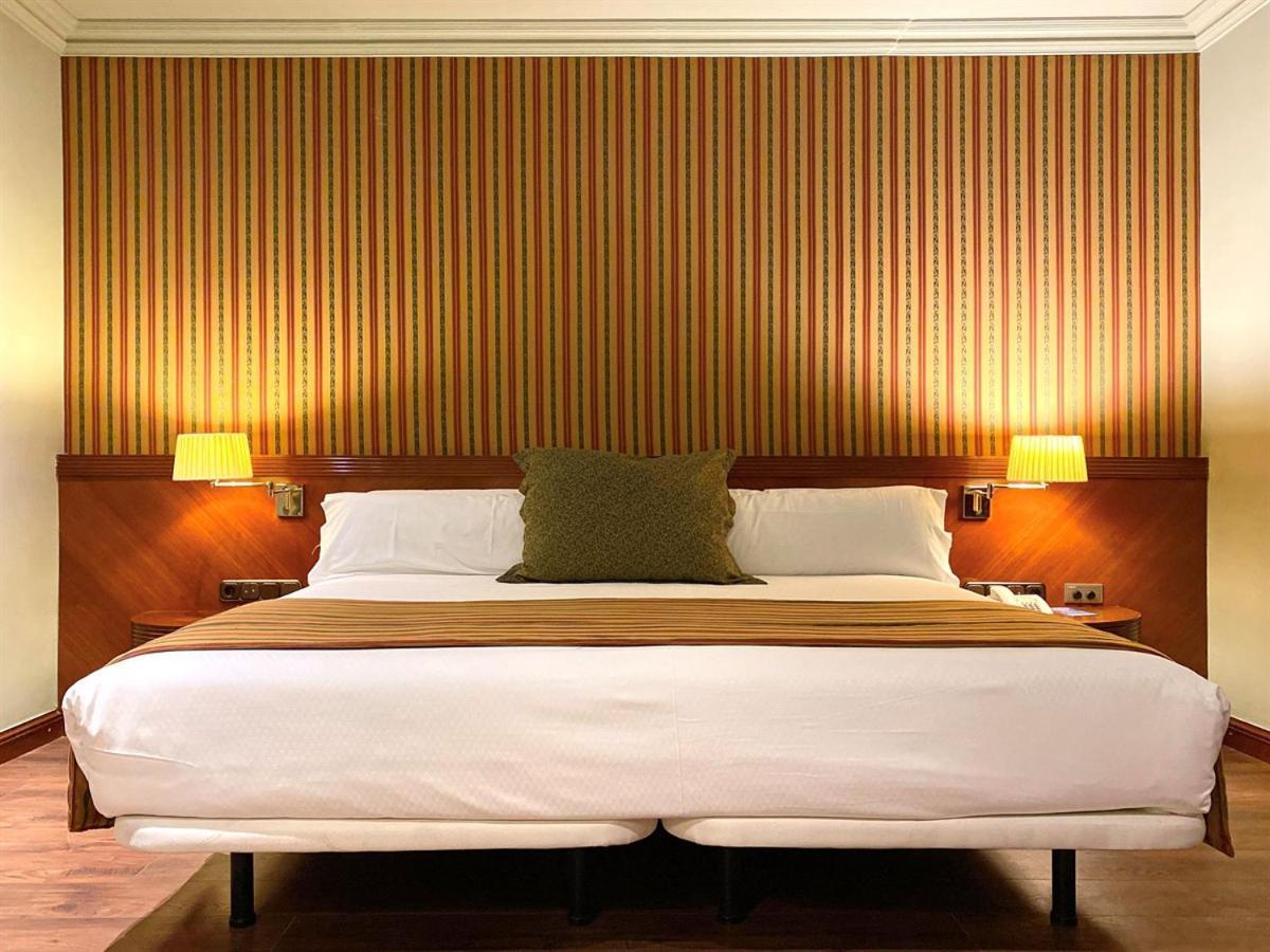 Queen Room,1705829369:JPEG