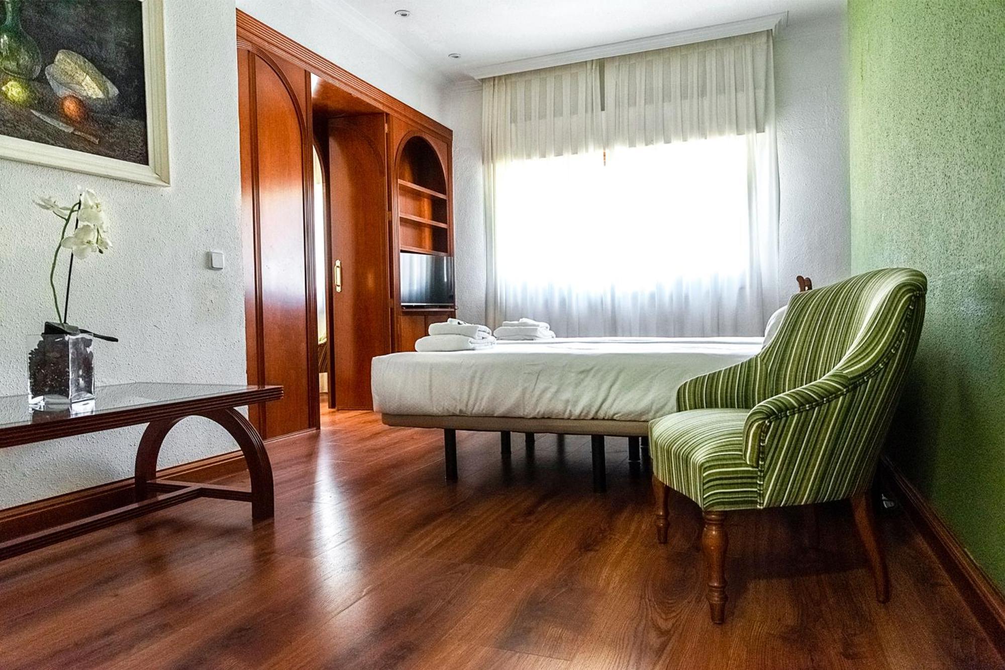 Family Room,1278548065:JPEG