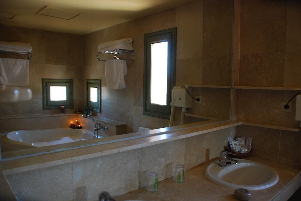 Suite,112635951:JPEG